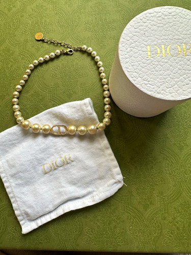 Dior montaigne - dior,