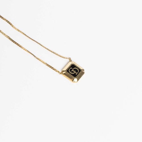 Pre loved dior logo plate - pre-loved,
